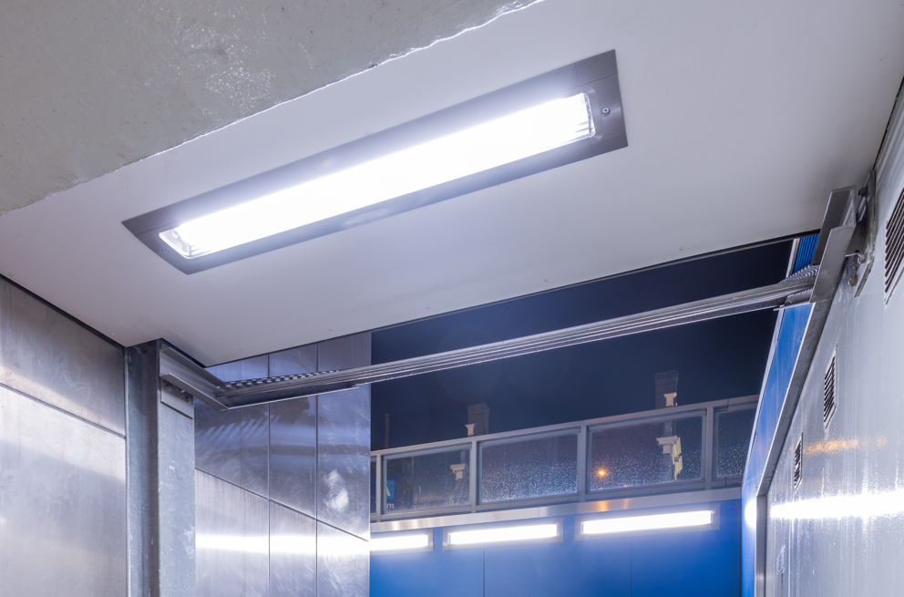 Lightronics PLUTEGO armaturen in het trappenhuis van een metrostation in Amsterdam