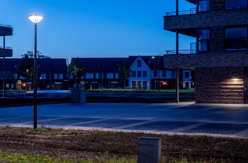 Lightronics armatuur op een parkeerterrein