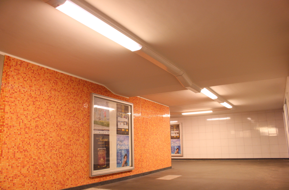 Lightronics armatuur op een metrostation