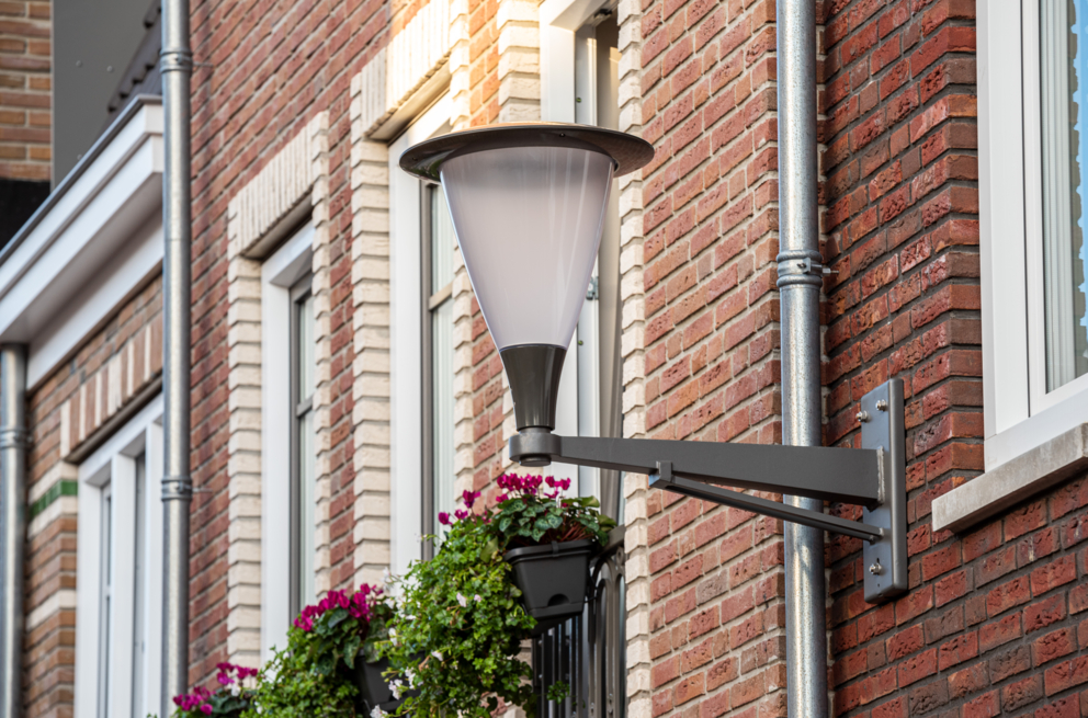 Lightronics PRUNUS A2 armatuur aan een huis in Alphen aan den Rijn