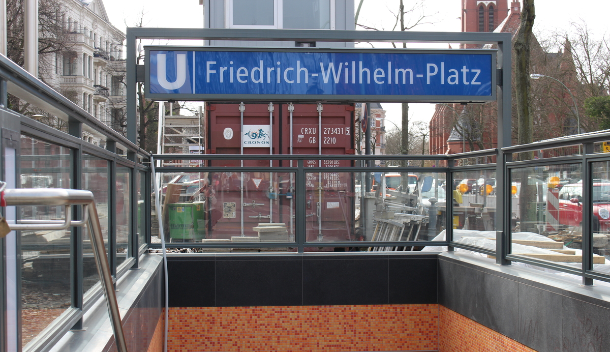 Lightronics armatuur op metrostation Friedrich-Wilhelm-Platz 