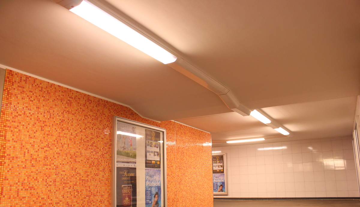 Lightronics armatuur op een metrostation