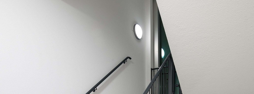 Lightronics armatuur DOTT M in een trappenhuis